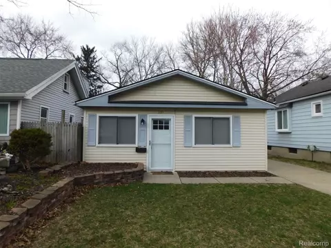 535 E Lewiston Ave, Ferndale, MI 48220