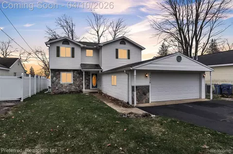 3910 Maiden St, Waterford, MI 48329