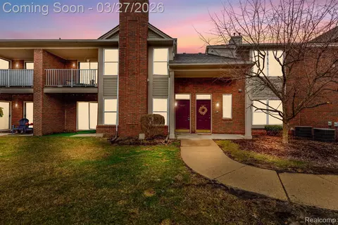 43427 Claremont Dr E, Clinton Township, MI 48038