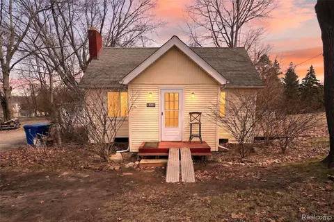 13343 N Fenton Rd, Fenton, MI 48430
