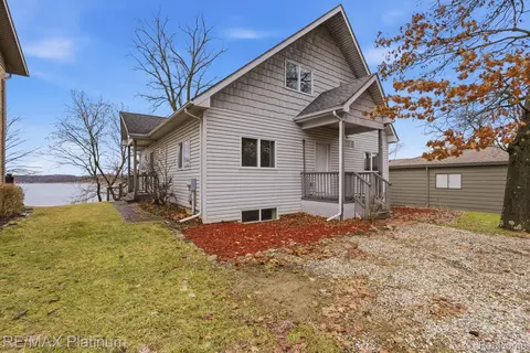 3340 Pineridge Ln, Genoa, MI 48116