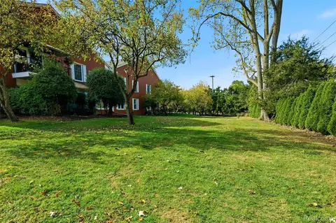 19710 13 Mile Rd #107, Beverly Hills, MI 48025