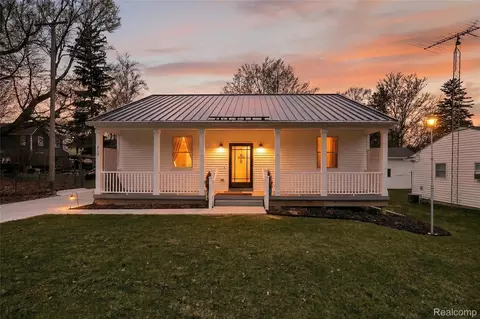 317 N Collins St, Fowlerville, MI 48836