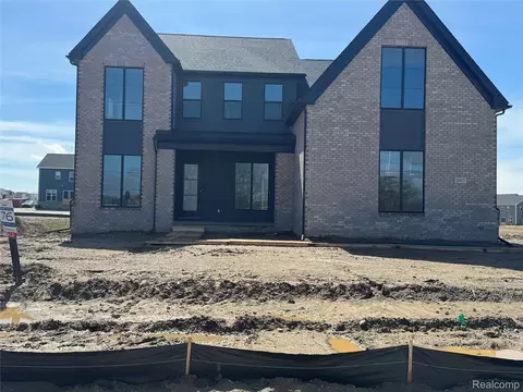 2417 Provencal Dr, Commerce, MI 48382