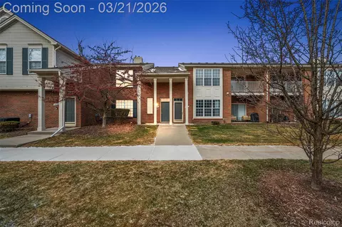 43935 Rushcliffe Dr, Sterling Heights, MI 48313