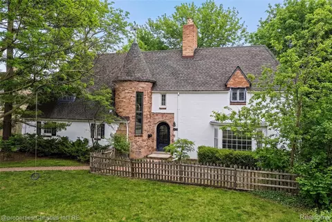 852 Puritan Ave, Birmingham, MI 48009