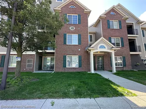 14301 Pinehurst Ln, Grand Blanc, MI 48439