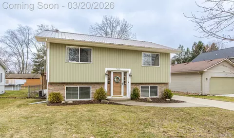 7691 Bridge Rd, Waterford, MI 48329