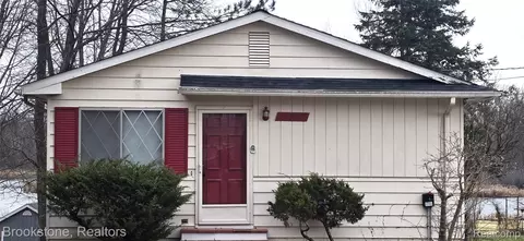 11920 Maxfield Blvd, Hartland, MI 48353