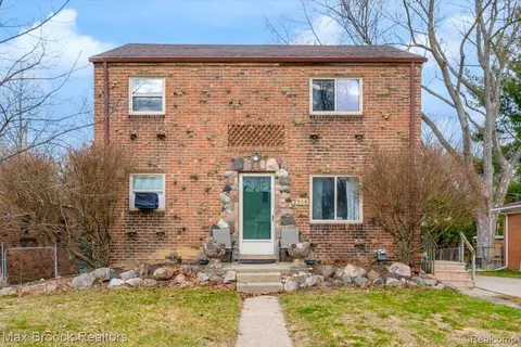 2208 Avondale St, Sylvan Lake, MI 48320