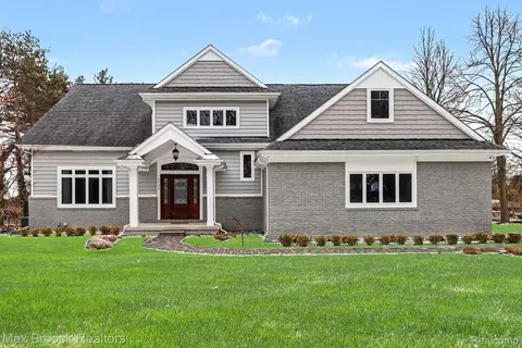 1725 Banmoor Dr, Troy, MI 48084