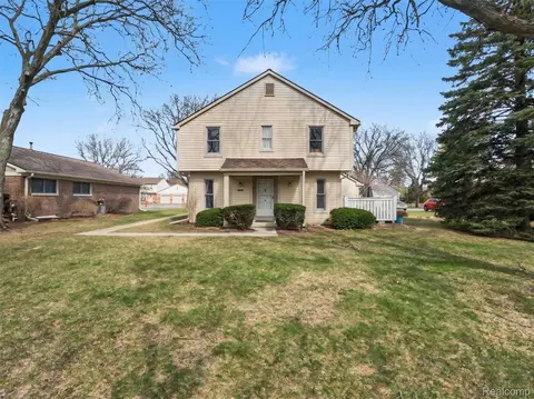 2717 Winthrop Ct, Ann Arbor, MI 48104