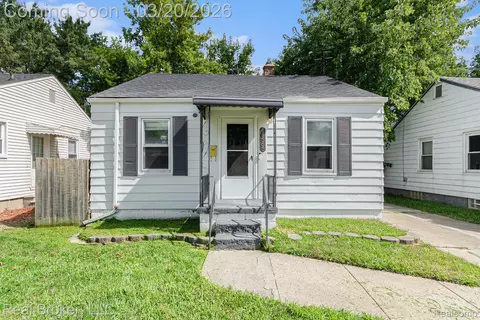 18565 Kenosha St, Harper Woods, MI 48225