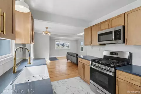 556 Academy St, Ferndale, MI 48220