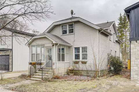 736 E Meyers Ave, Hazel Park, MI 48030