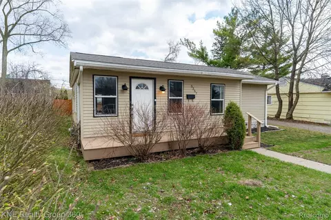 5357 Military Ave, Brighton, MI 48116