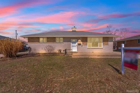 34000 Pawnee St, Westland, MI 48185