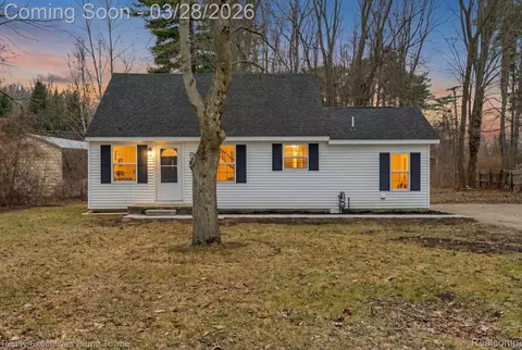 3981 Pine Grove Ave, Fort Gratiot, MI 48059