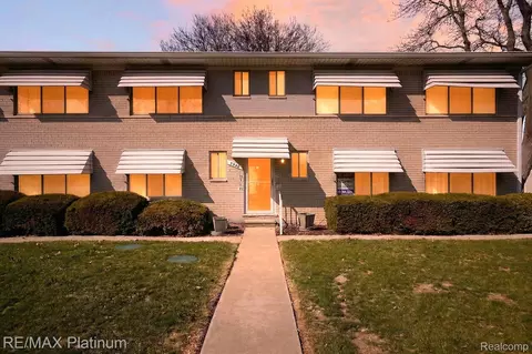 5946 Alan Dr #47, Brighton, MI 48116