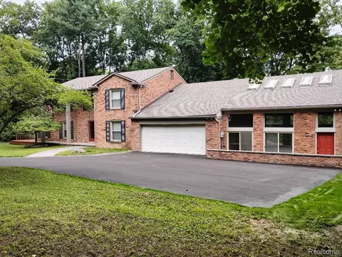 28680 W 12 Mile Rd, Farmington Hills, MI 48334
