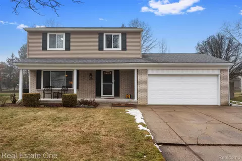 3843 Anvil Dr, Troy, MI 48083