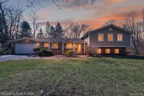 47025 S Chigwidden Dr, Northville, MI 48167