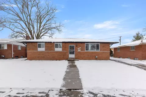 15345 Bainbridge St, Livonia, MI 48154