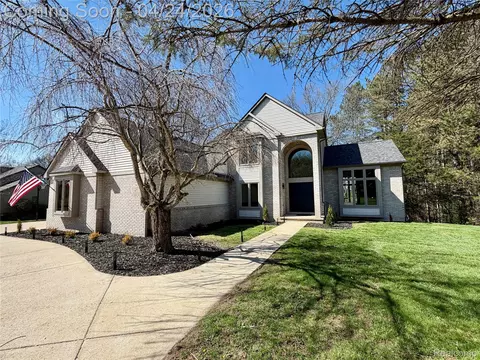 3298 Habitat Trl, Pinckney, MI 48169