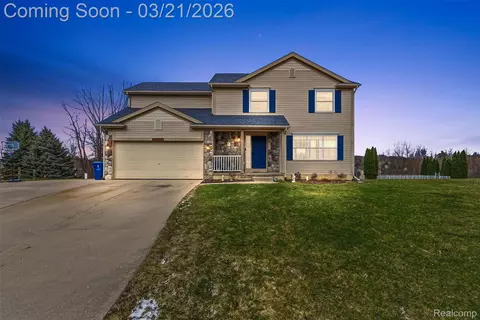 1472 St Lawrence Ct, Fenton, MI 48430