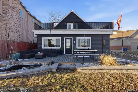 4960 Cooley Lake Rd, Waterford, MI 48327