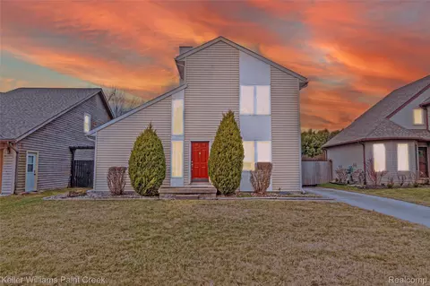 39671 Arbor St, Harrison, MI 48045