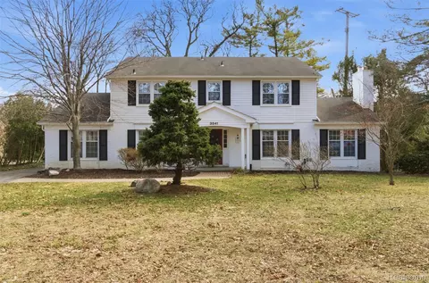 3541 Bradway Blvd, Bloomfield Hills, MI 48301