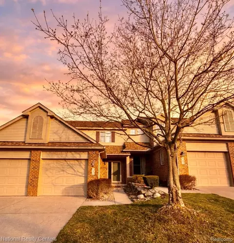 1291 Azalea Ln #120, Waterford, MI 48327