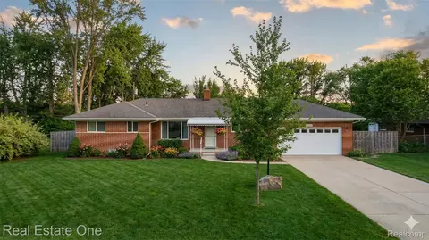 22761 Stair Dr, Clinton Township, MI 48036