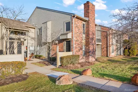 22161 Indian Creek Dr, Farmington Hills, MI 48335