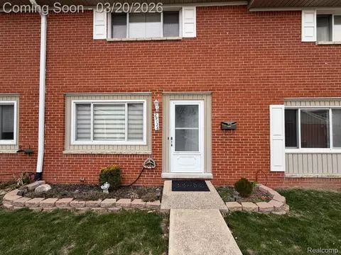 29126 Manchester St, Westland, MI 48185