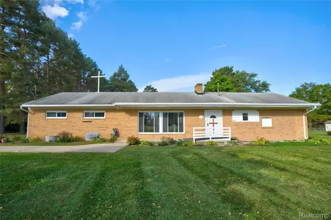 6577 Garden Dr, Mount Morris, MI 48458