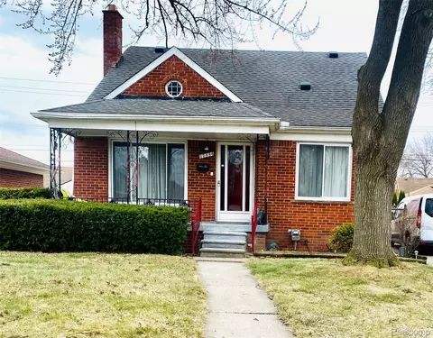 17334 Sprenger Ave, Eastpointe, MI 48021