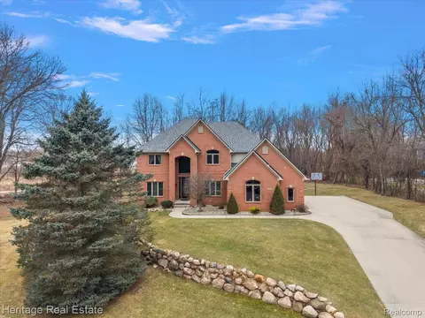 1486 Chestnut Trl, Oxford, MI 48371