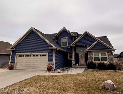 5760 Stone Briar Ln S, Tittabawassee, MI 48623