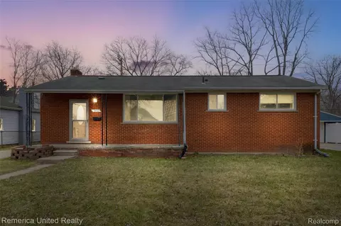3450 Pershing St, Wayne, MI 48184