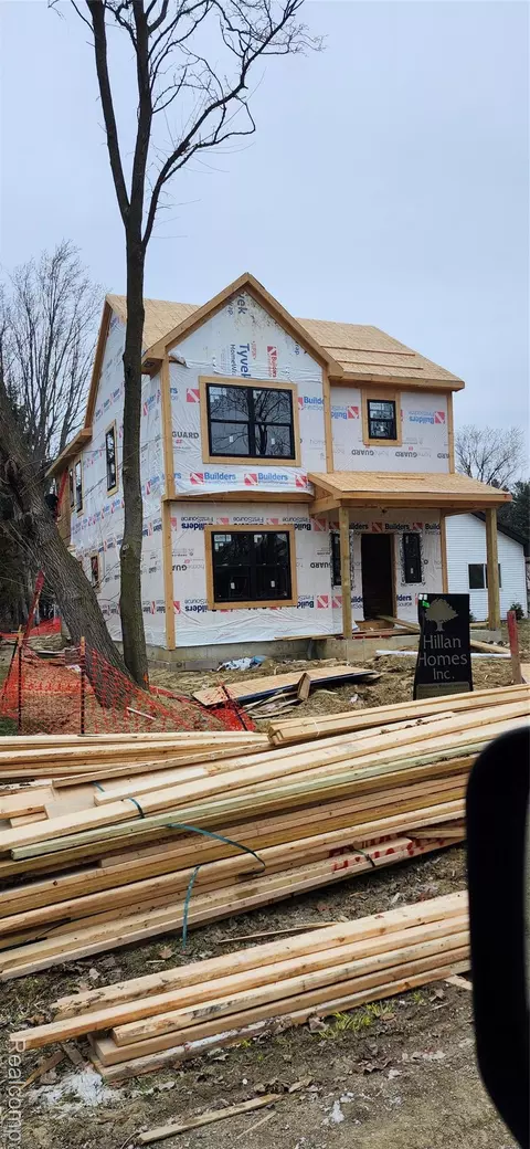 2700 Vendome Ave, Rochester Hills, MI 48309