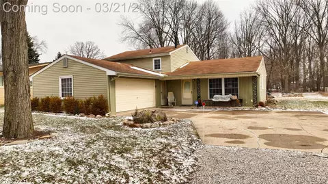 2202 Cook Ct, Troy, MI 48083