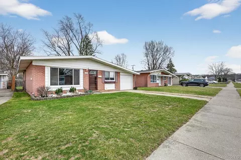 513 S Hawthorne St, Westland, MI 48186