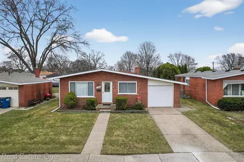 8232 Hillcrest Blvd, Westland, MI 48185