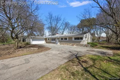 32430 Nottingham Knls, Farmington Hills, MI 48334