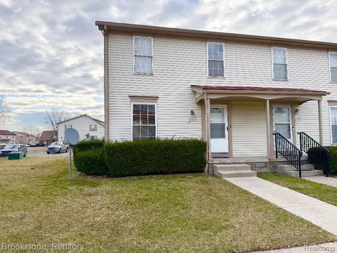 35214 Taffy Dr #66, Sterling Heights, MI 48312