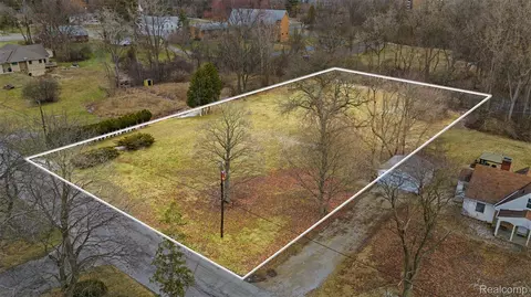 24818 Lois Ln, Southfield, MI 48075