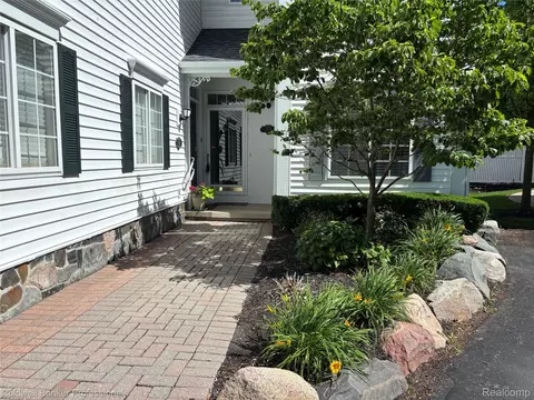 1678 Cassady Place Dr #29, Plymouth, MI 48170