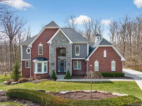 8098 Tilbury Ct, Canton, MI 48187